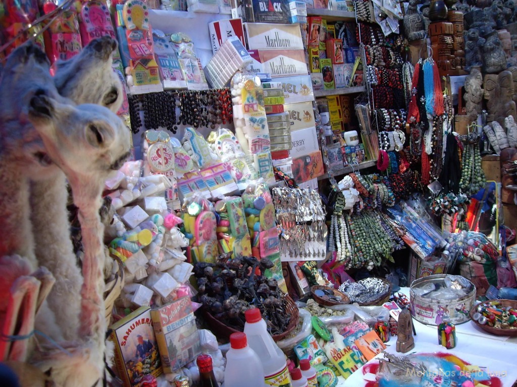 Mercados de La Paz, Mercado de Las Brujas. Fetos de llama y otros sortilegios